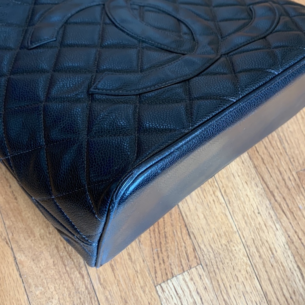 CHANEL Medallion Caviar Tote - Picture 6 of 15